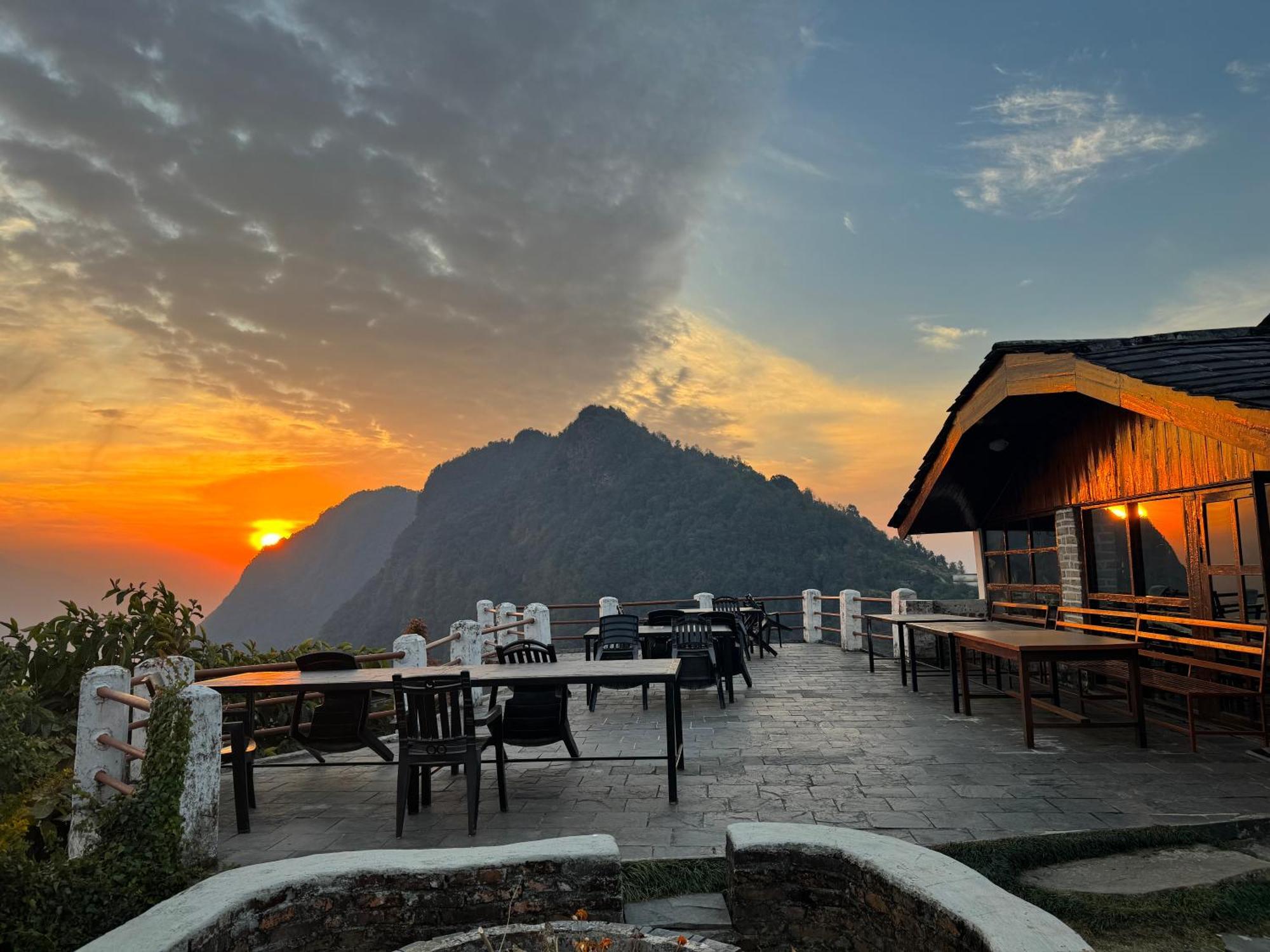 Es Deurali Resort بوكْرا المظهر الخارجي الصورة