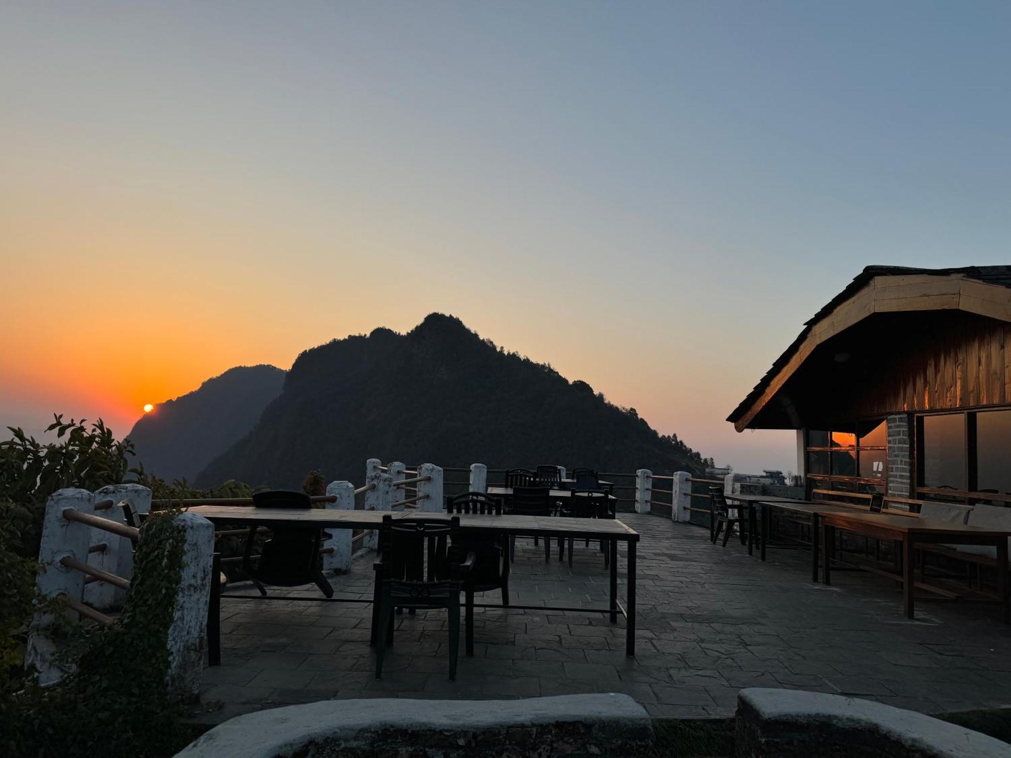 Es Deurali Resort بوكْرا المظهر الخارجي الصورة