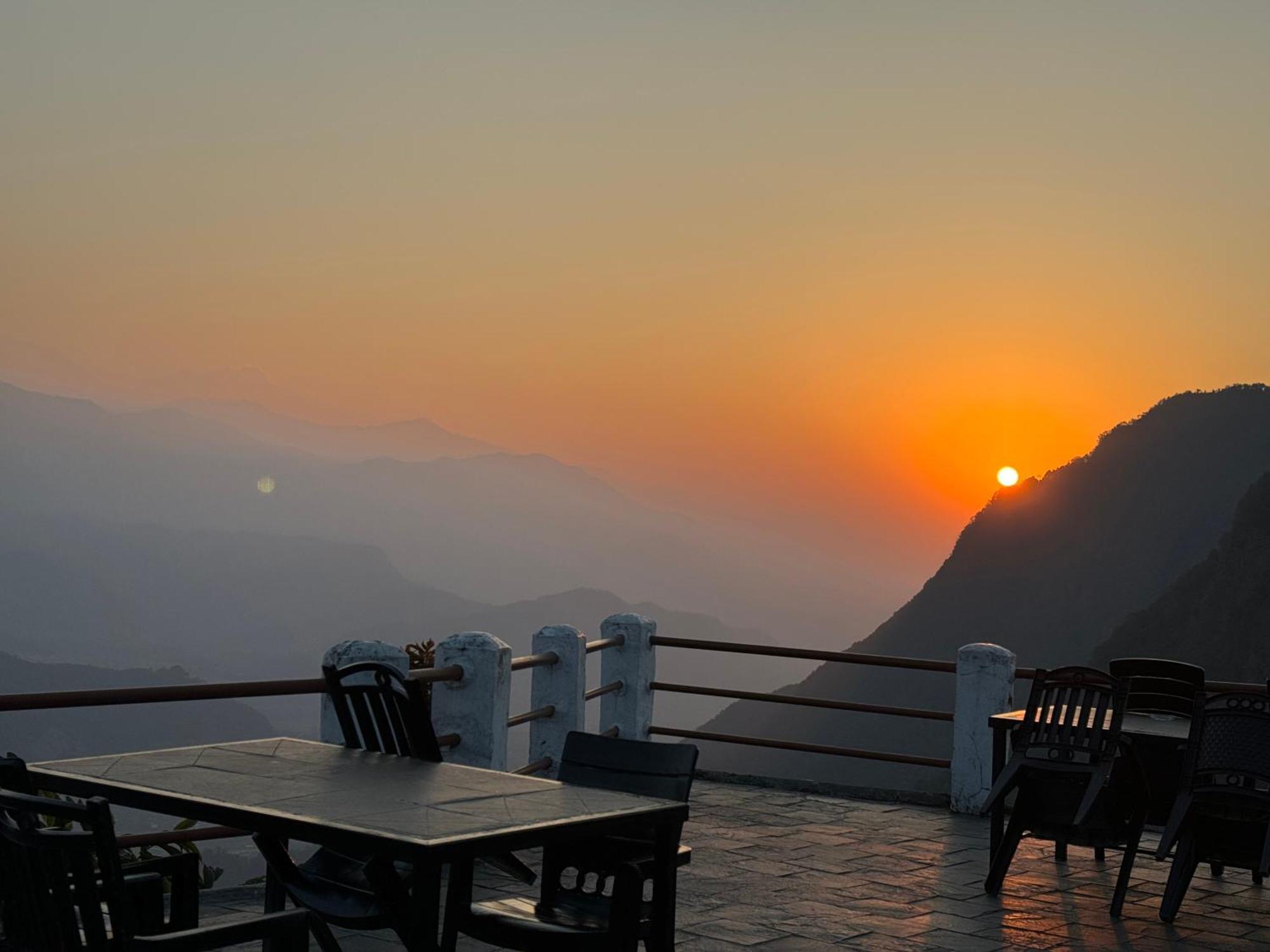 Es Deurali Resort بوكْرا المظهر الخارجي الصورة