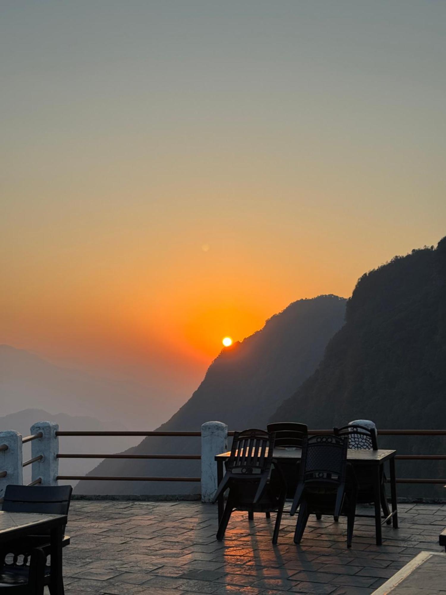 Es Deurali Resort بوكْرا المظهر الخارجي الصورة